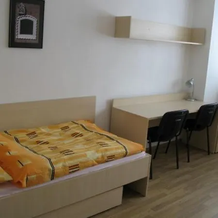 Uninova Auberge de jeunesse *